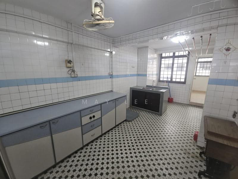 108 Lorong 1 Toa Payoh, 108 Lorong 1 Toa Payoh, Balestier / Toa Payoh, 2 Bedrooms, 710 sqft, HDB Flat For Sale, by May Lee, 500295878 - Kitchen - PropertyGuru.com.sg
