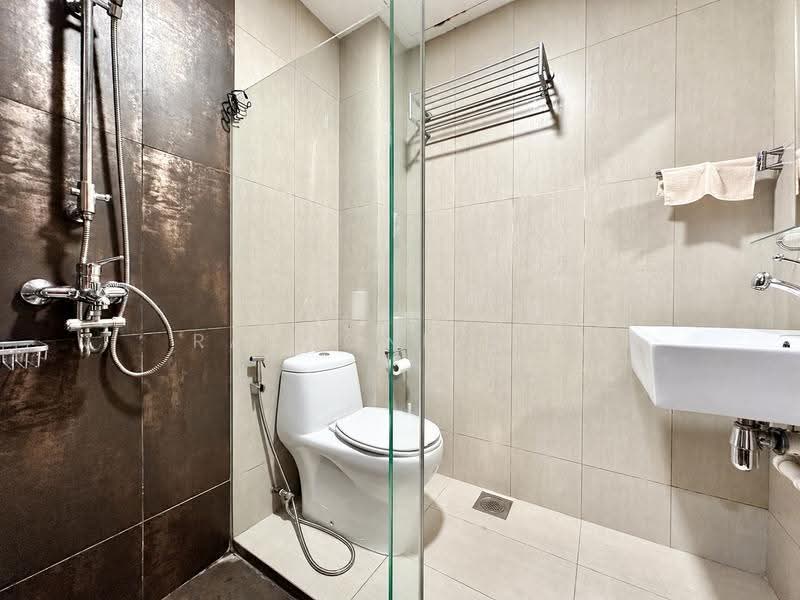 Tai Hwan Garden, Tai Hwan Heights, Hougang / Punggol / Sengkang, 4 Bedrooms, 2,800 sqft, Terraced House For Sale, by Raymond Koh, 500295928 - Common Bath - PropertyGuru.com.sg