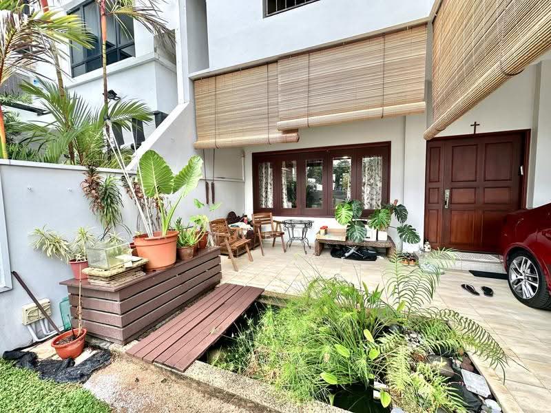 Tai Hwan Garden, Tai Hwan Heights, Hougang / Punggol / Sengkang, 4 Bedrooms, 2,800 sqft, Terraced House For Sale, by Raymond Koh, 500295928 - Front Porch - PropertyGuru.com.sg