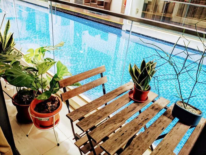 RV Edge, 2 Shanghai Road, Tanglin / Holland / Bukit Timah, 1 Bedroom, 366 sqft, Condominium For Rent, by Faith Huang 黄愛雁, 500295944 - Balcony - PropertyGuru.com.sg