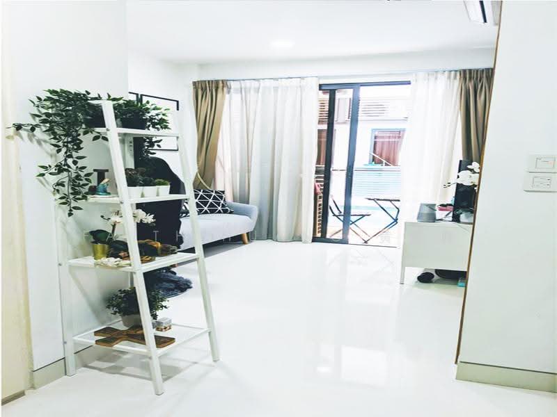 RV Edge, 2 Shanghai Road, Tanglin / Holland / Bukit Timah, 1 Bedroom, 366 sqft, Condominium For Rent, by Faith Huang 黄愛雁, 500295944 - Living Room - PropertyGuru.com.sg