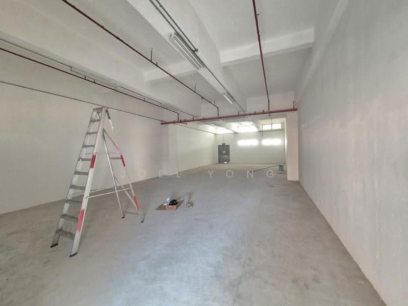 unit with watersource; near goods lift!, 3 phase 60 amps; suits sTore production workshops!, Macpherson / Potong Pasir, 1,700 sqft, Light Industrial (B1) For Rent, by Joel Yong, 500295950 - CommercialGuru.com.sg