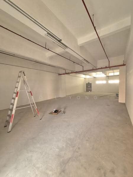 unit with watersource; near goods lift!, 3 phase 60 amps; suits sTore production workshops!, Macpherson / Potong Pasir, 1,700 sqft, Light Industrial (B1) For Rent, by Joel Yong, 500295950 - CommercialGuru.com.sg