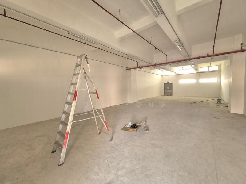 unit with watersource; near goods lift!, 3 phase 60 amps; suits sTore production workshops!, Macpherson / Potong Pasir, 1,700 sqft, Light Industrial (B1) For Rent, by Joel Yong, 500295950 - CommercialGuru.com.sg