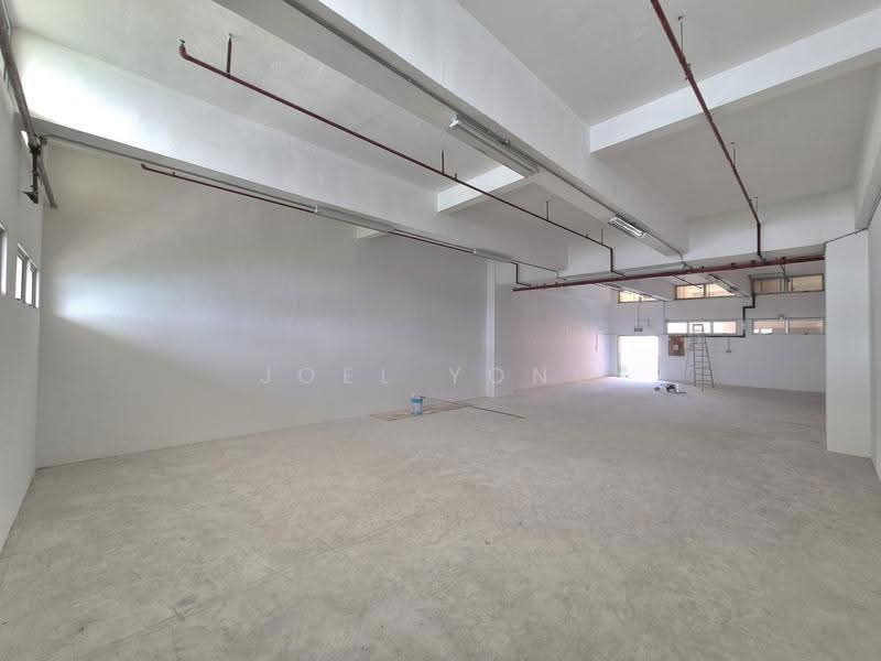 unit with watersource; near goods lift!, 3 phase 60 amps; suits sTore production workshops!, Macpherson / Potong Pasir, 1,700 sqft, Light Industrial (B1) For Rent, by Joel Yong, 500295950 - CommercialGuru.com.sg