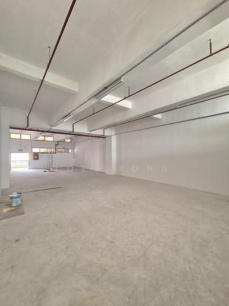 unit with watersource; near goods lift!, 3 phase 60 amps; suits sTore production workshops!, Macpherson / Potong Pasir, 1,700 sqft, Light Industrial (B1) For Rent, by Joel Yong, 500295950 - CommercialGuru.com.sg