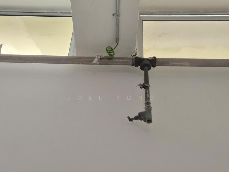 unit with watersource; near goods lift!, 3 phase 60 amps; suits sTore production workshops!, Macpherson / Potong Pasir, 1,700 sqft, Light Industrial (B1) For Rent, by Joel Yong, 500295950 - CommercialGuru.com.sg