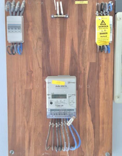 unit with watersource; near goods lift!, 3 phase 60 amps; suits sTore production workshops!, Macpherson / Potong Pasir, 1,700 sqft, Light Industrial (B1) For Rent, by Joel Yong, 500295950 - CommercialGuru.com.sg