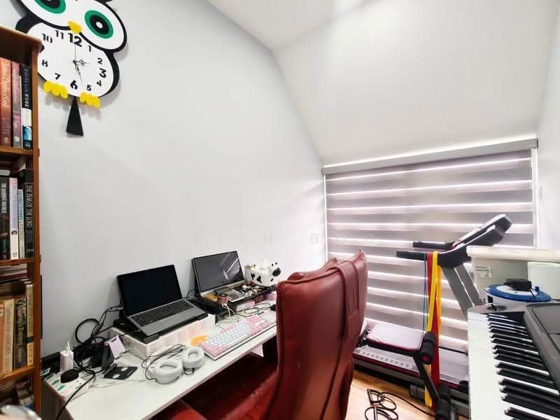 3rd Bedroom / Study Room