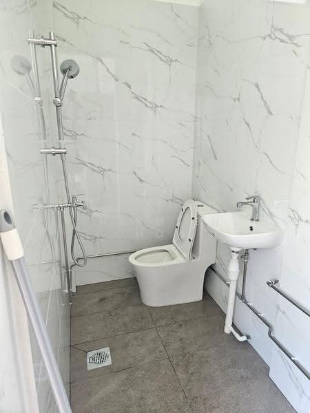 520477, Tampines Street 43, Pasir Ris / Tampines, 300 sqft, Shop / Shophouse For Rent, by Shermeen Chow, 500295965 - Bathroom - CommercialGuru.com.sg