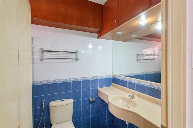 196 Rivervale Drive, 196 Rivervale Drive, Hougang / Punggol / Sengkang, 3 Bedrooms, 1,184 sqft, HDB Flat For Sale, by Jared Kang, 500295967 - Bathroom - PropertyGuru.com.sg
