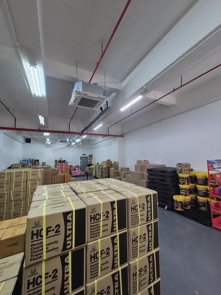 unit near goods lifts, 3 phase 60 amps, suits sTore, workshops!, sTore workshops studio showroom!, Macpherson / Potong Pasir, 3,400 sqft, Light Industrial (B1) For Rent, by Joel Yong, 500295974 - CommercialGuru.com.sg