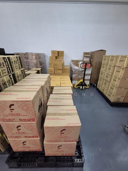 unit near goods lifts, 3 phase 60 amps, suits sTore, workshops!, sTore workshops studio showroom!, Macpherson / Potong Pasir, 3,400 sqft, Light Industrial (B1) For Rent, by Joel Yong, 500295974 - CommercialGuru.com.sg