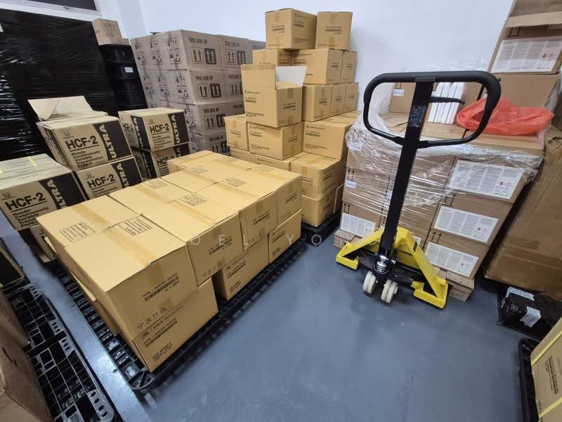 unit near goods lifts, 3 phase 60 amps, suits sTore, workshops!, sTore workshops studio showroom!, Macpherson / Potong Pasir, 3,400 sqft, Light Industrial (B1) For Rent, by Joel Yong, 500295974 - CommercialGuru.com.sg