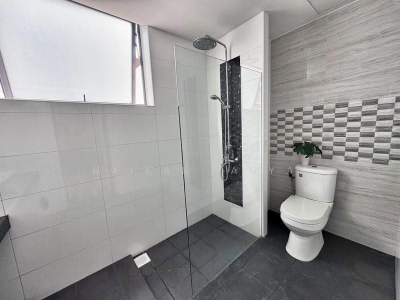 Kembangan Plaza, 18 Jalan Masjid, Eunos / Geylang / Paya Lebar, 2 Bedrooms, 742 sqft, Apartment For Rent, by Haikal Yahya, 500295981 - Bathroom - PropertyGuru.com.sg