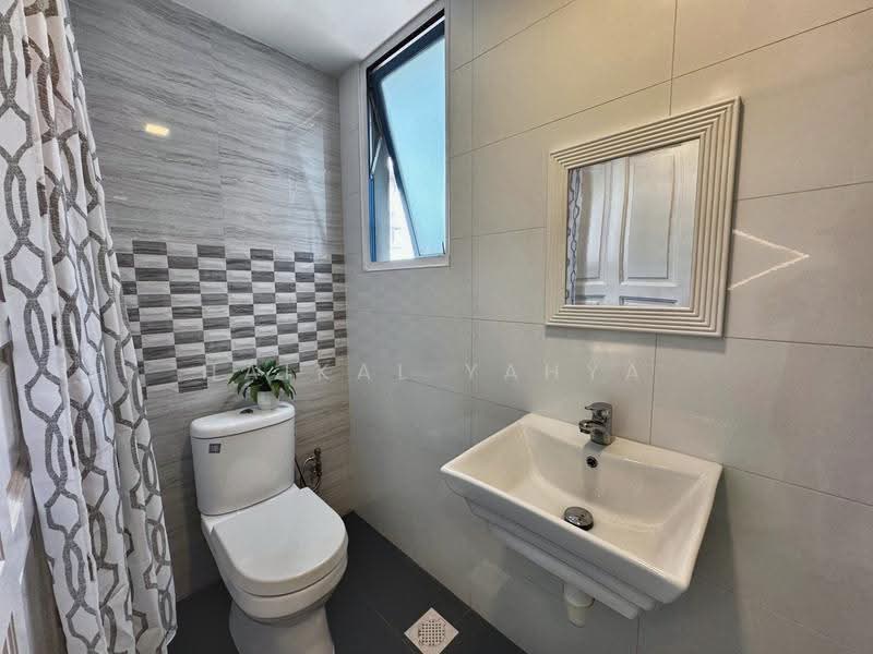 Kembangan Plaza, 18 Jalan Masjid, Eunos / Geylang / Paya Lebar, 2 Bedrooms, 742 sqft, Apartment For Rent, by Haikal Yahya, 500295981 - Bathroom - PropertyGuru.com.sg