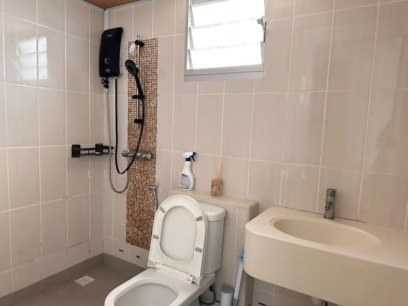 782B Woodlands Crescent, 782B Woodlands Crescent, Admiralty / Woodlands, 3 Bedrooms, 1,184 sqft, HDB Flat For Rent, by Lim Josephine, 500296013 - Bathroom - PropertyGuru.com.sg