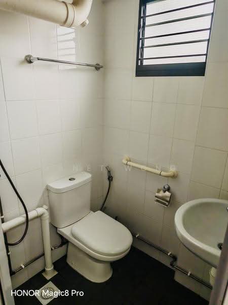 124 Serangoon North Avenue 1, 124 Serangoon North Avenue 1, Hougang / Punggol / Sengkang, 3 Bedrooms, 894 sqft, HDB Flat For Rent, by Janet Wong, 500296016 - Bathroom - PropertyGuru.com.sg