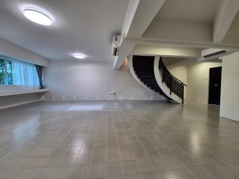 Spacious Living & Dining Halls