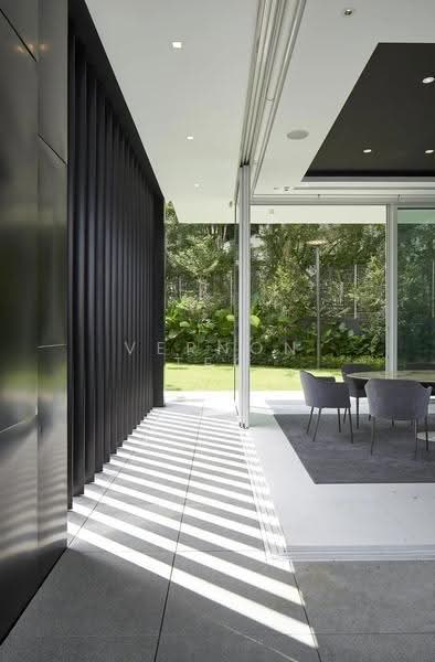 Magazine-Featured Architectural Bungalow in Trevose / Dunearn / Kheam Hock vicinity, Newton / Novena, 6 Bedrooms, 8,801 sqft, Bungalow House For Sale, by Vernon Teo, 500296043 - Dining Room - PropertyGuru.com.sg