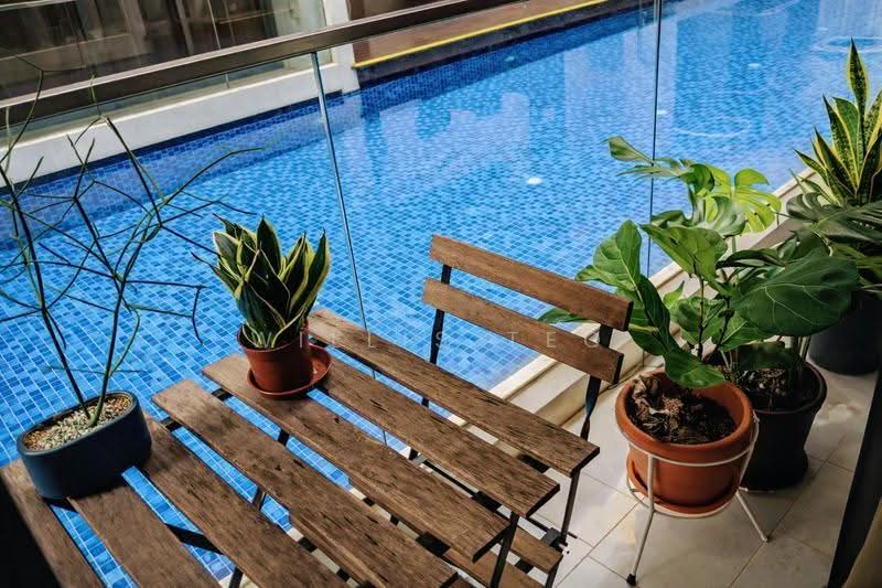 RV Edge, 2 Shanghai Road, Tanglin / Holland / Bukit Timah, 1 Bedroom, 366 sqft, Condominium For Rent, by Willis Teo, 500296056 - Balcony - PropertyGuru.com.sg