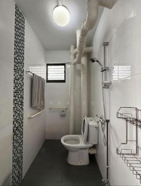 511 Hougang Avenue 10, 511 Hougang Avenue 10, Hougang / Punggol / Sengkang, 2 Bedrooms, 689 sqft, HDB Flat For Sale, by Jerra Soh, 500296059 - Common Bathroom - PropertyGuru.com.sg