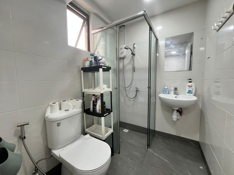 Aquarius By The Park, 17 Bedok Reservoir View, Bedok / Upper East Coast, Room Rental, 100 sqft, Condominium For Rent, by June Ling, 500296088 - Bathroom - PropertyGuru.com.sg