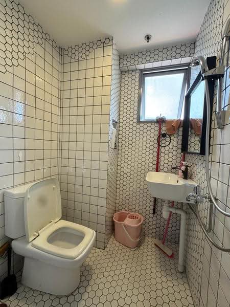 Northpoint Bizhub, 2 Yishun Industrial Street 1, Sembawang / Yishun, 2,648 sqft, Light Industrial (B1) For Sale, by Winston Tan, 500296111 - Bathroom - CommercialGuru.com.sg