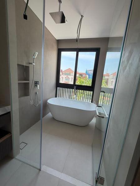D15 - Pair of Beautiful Brand New Semi-D, 1km To Haig Girls' & St Stephen's Schools, East Coast, Telok Kurau, Kembangan, Frankel, Dunbar Walk, Siglap Road, Baiduri, East Coast / Marine Parade, 5 Bedrooms, 5,765 sqft, Semi-Detached House For Sale, by Sylvia Lau, 500296167 - Bathroom - PropertyGuru.com.sg