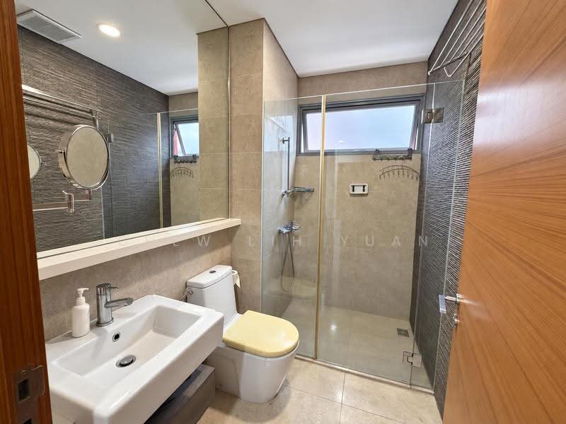 Woodhaven, 123 Woodgrove Avenue, Admiralty / Woodlands, 4 Bedrooms, 3,358 sqft, Terraced House For Sale, by Chew Lih Yuan, 500296195 - Bathroom - PropertyGuru.com.sg