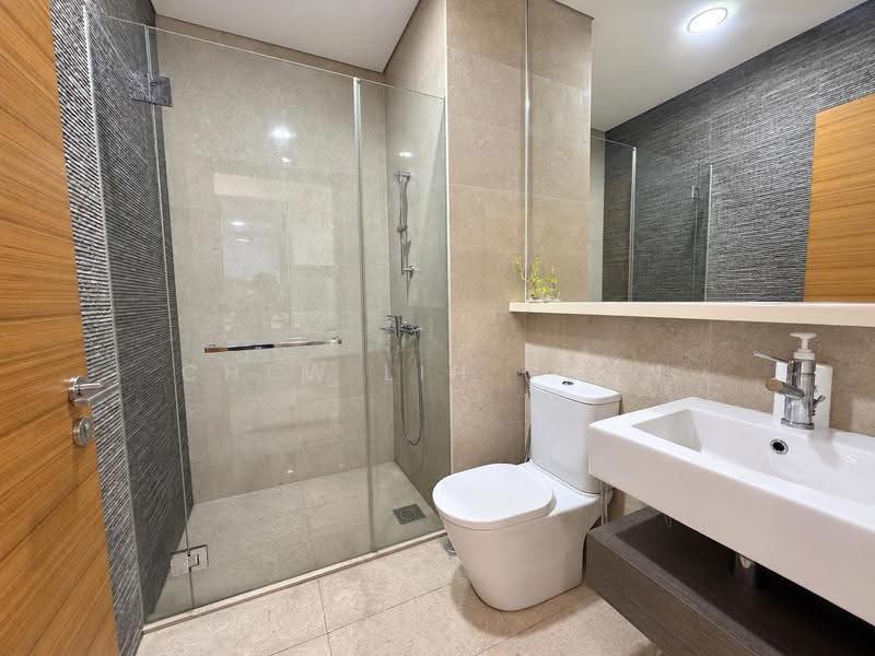 Woodhaven, 123 Woodgrove Avenue, Admiralty / Woodlands, 4 Bedrooms, 3,358 sqft, Terraced House For Sale, by Chew Lih Yuan, 500296195 - Bathroom - PropertyGuru.com.sg