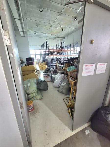 b2, ramp up, corner unit, 2 sides worth of glass windows!, ramp up, corner unit, good naTural light! (Tampines)!, Pasir Ris / Tampines, 2,282 sqft, Factory / Workshop (B2) For Rent, by Joel Yong, 500296222 - CommercialGuru.com.sg