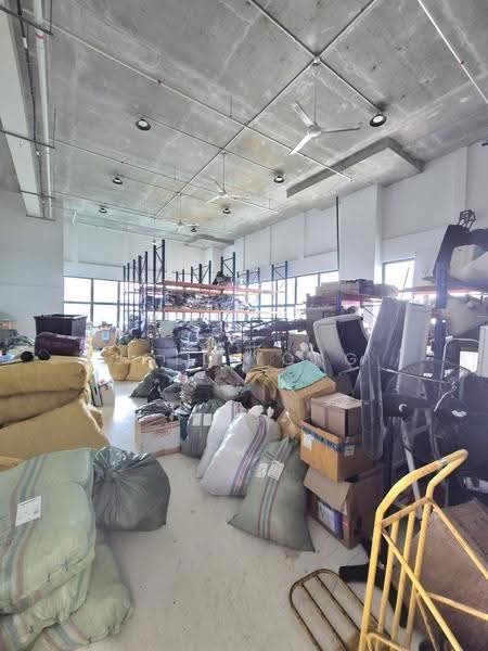 b2, ramp up, corner unit, 2 sides worth of glass windows!, ramp up, corner unit, good naTural light! (Tampines)!, Pasir Ris / Tampines, 2,282 sqft, Factory / Workshop (B2) For Rent, by Joel Yong, 500296222 - CommercialGuru.com.sg