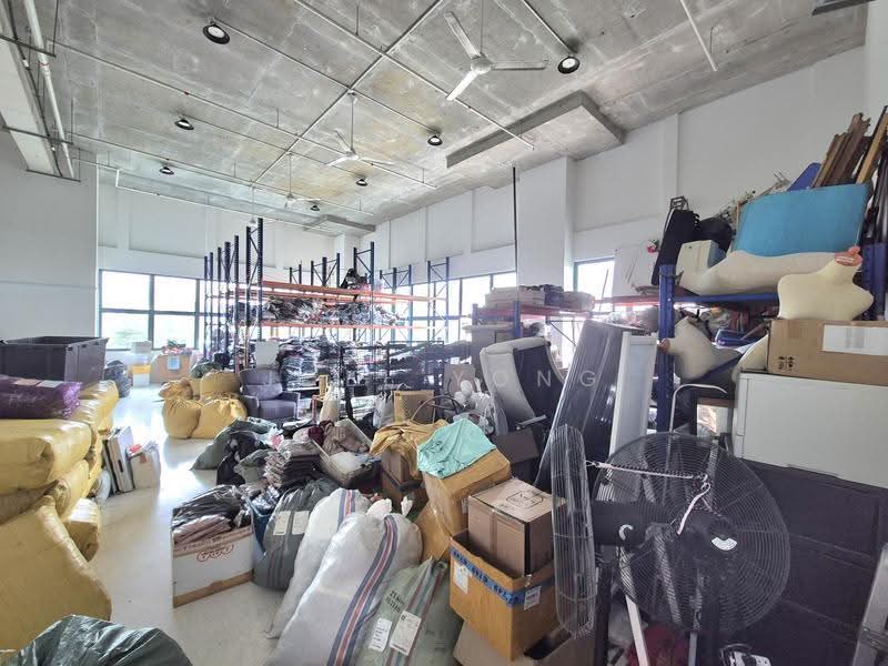 b2, ramp up, corner unit, 2 sides worth of glass windows!, ramp up, corner unit, good naTural light! (Tampines)!, Pasir Ris / Tampines, 2,282 sqft, Factory / Workshop (B2) For Rent, by Joel Yong, 500296222 - CommercialGuru.com.sg