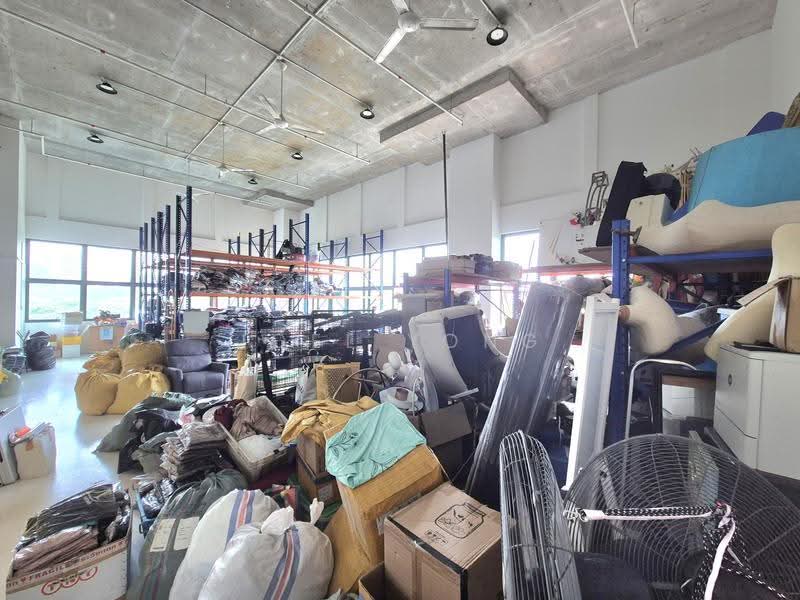 b2, ramp up, corner unit, 2 sides worth of glass windows!, ramp up, corner unit, good naTural light! (Tampines)!, Pasir Ris / Tampines, 2,282 sqft, Factory / Workshop (B2) For Rent, by Joel Yong, 500296222 - CommercialGuru.com.sg