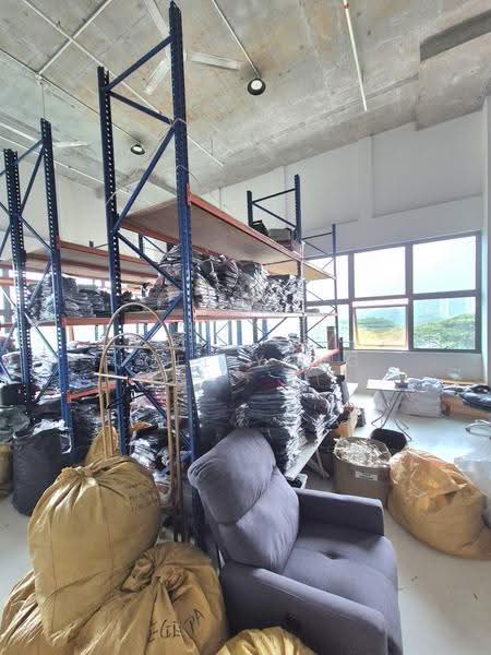b2, ramp up, corner unit, 2 sides worth of glass windows!, ramp up, corner unit, good naTural light! (Tampines)!, Pasir Ris / Tampines, 2,282 sqft, Factory / Workshop (B2) For Rent, by Joel Yong, 500296222 - CommercialGuru.com.sg