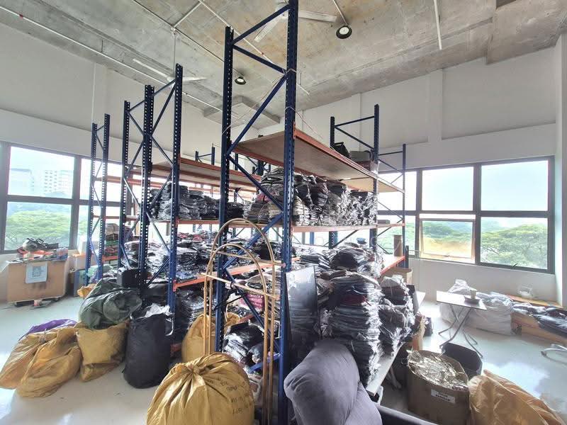 b2, ramp up, corner unit, 2 sides worth of glass windows!, ramp up, corner unit, good naTural light! (Tampines)!, Pasir Ris / Tampines, 2,282 sqft, Factory / Workshop (B2) For Rent, by Joel Yong, 500296222 - CommercialGuru.com.sg