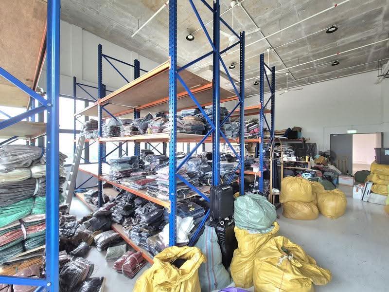 b2, ramp up, corner unit, 2 sides worth of glass windows!, ramp up, corner unit, good naTural light! (Tampines)!, Pasir Ris / Tampines, 2,282 sqft, Factory / Workshop (B2) For Rent, by Joel Yong, 500296222 - CommercialGuru.com.sg