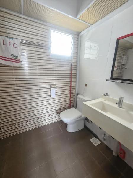 443A Bukit Batok West Avenue 8, 443A Bukit Batok West Avenue 8, Dairy Farm / Bukit Panjang / Choa Chu Kang, 4 Bedrooms, 1,206 sqft, HDB Flat For Rent, by Ivy Lew, 500296255 - Bathroom - PropertyGuru.com.sg