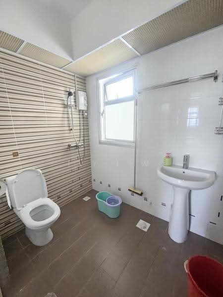 443A Bukit Batok West Avenue 8, 443A Bukit Batok West Avenue 8, Dairy Farm / Bukit Panjang / Choa Chu Kang, 4 Bedrooms, 1,206 sqft, HDB Flat For Rent, by Ivy Lew, 500296255 - Bathroom - PropertyGuru.com.sg