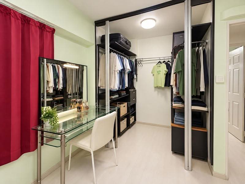 184 Jelebu Road, 184 Jelebu Road, Dairy Farm / Bukit Panjang / Choa Chu Kang, 4 Bedrooms, 1,355 sqft, HDB Flat For Sale, by Elizabeth Lee, 500296257 - Walk-in Wardrobe - PropertyGuru.com.sg