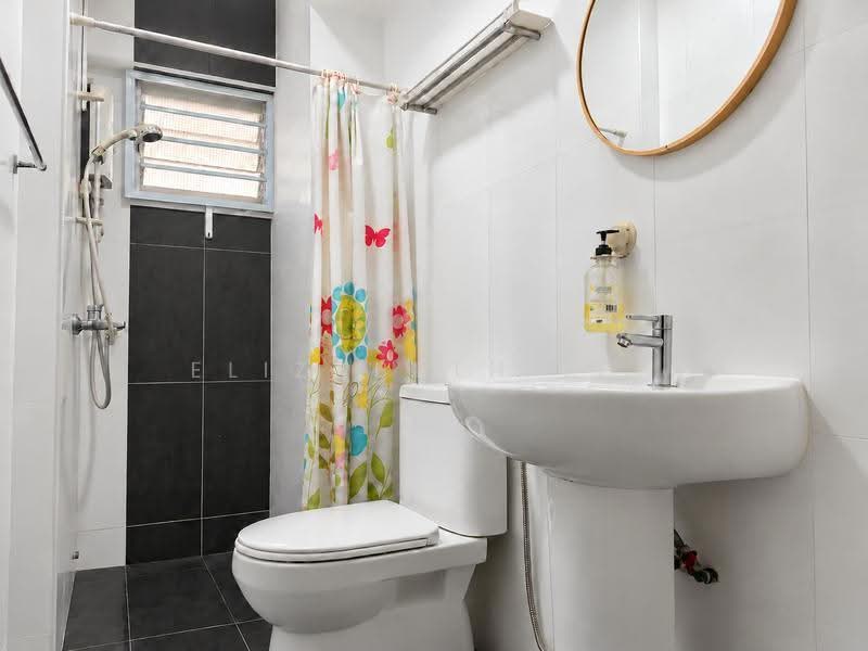 184 Jelebu Road, 184 Jelebu Road, Dairy Farm / Bukit Panjang / Choa Chu Kang, 4 Bedrooms, 1,355 sqft, HDB Flat For Sale, by Elizabeth Lee, 500296257 - Bathroom - PropertyGuru.com.sg