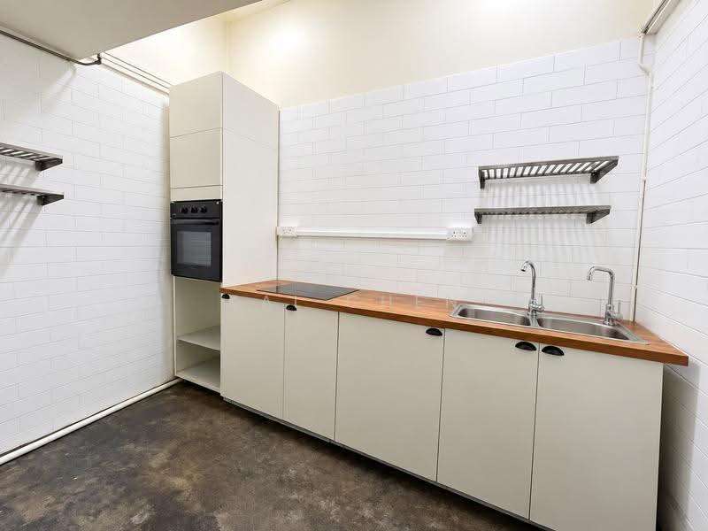 Rangoon Road Retail / F&B Space, 217 Rangoon Road, Farrer Park / Serangoon Rd, 2,205 sqft, Food & Beverage For Rent, by Kai Chen, 500296281 - Kitchen - CommercialGuru.com.sg