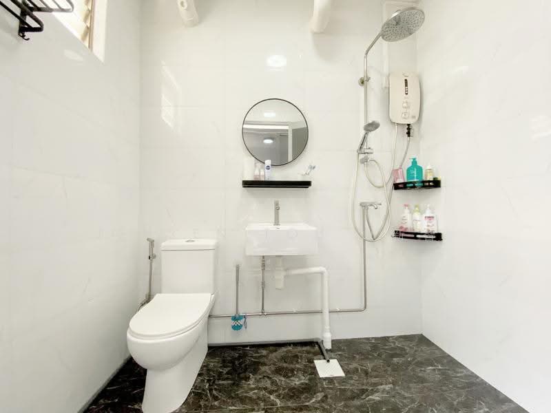 489A Tampines Street 45, 489A Tampines Street 45, Pasir Ris / Tampines, 3 Bedrooms, 1,119 sqft, HDB Flat For Sale, by Jensen Toh 卓新智, 500296284 - Bathroom - PropertyGuru.com.sg