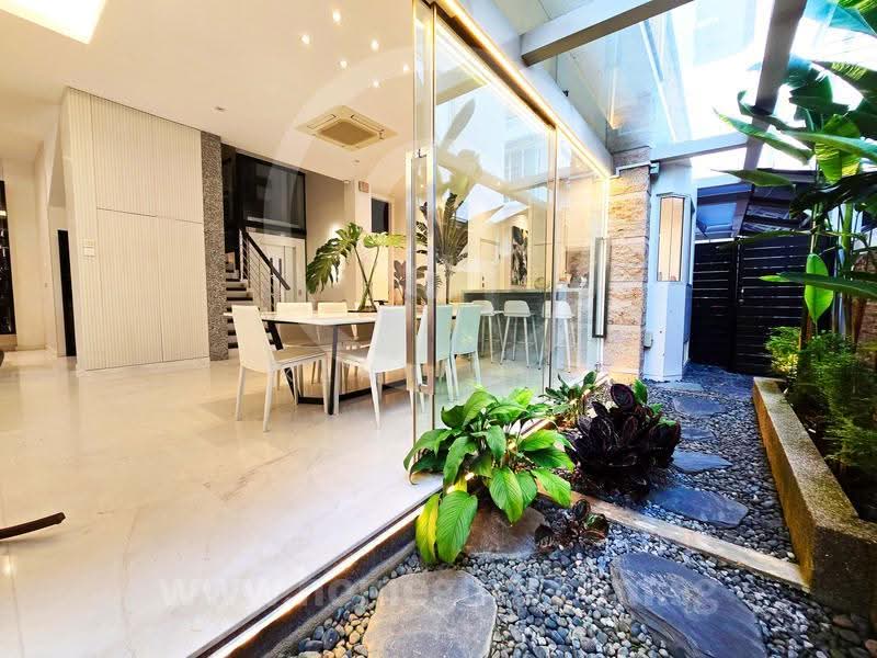 Stunning 2.5 sty Semi-D in Prime Serangoon Garden!, Serangoon Garden Estate, Hougang / Punggol / Sengkang, 5 Bedrooms, 5,690 sqft, Semi-Detached House For Sale, by Kent Tan, 500296286 - Dining Room - PropertyGuru.com.sg