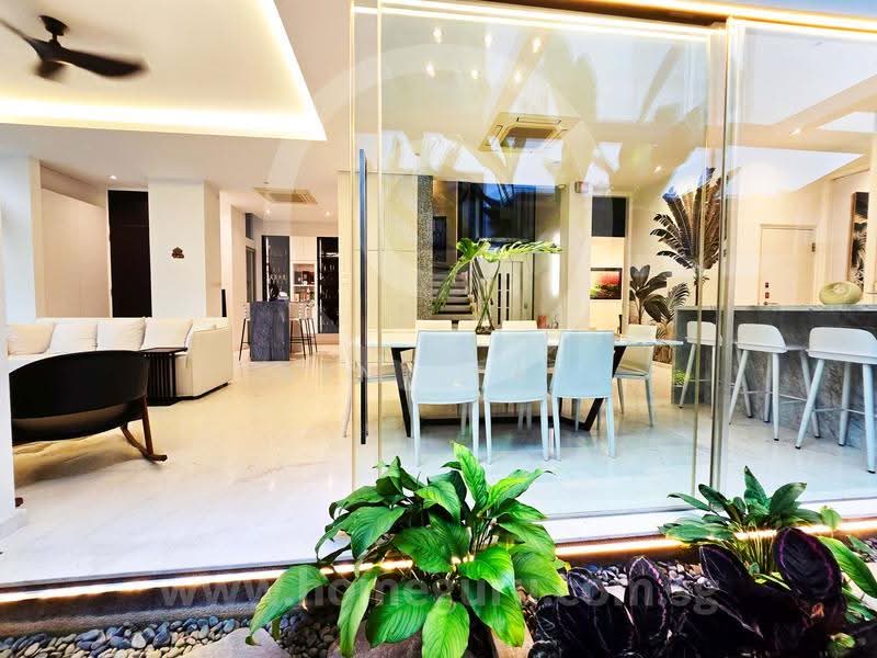 Stunning 2.5 sty Semi-D in Prime Serangoon Garden!, Serangoon Garden Estate, Hougang / Punggol / Sengkang, 5 Bedrooms, 5,690 sqft, Semi-Detached House For Sale, by Kent Tan, 500296286 - Living Room - PropertyGuru.com.sg
