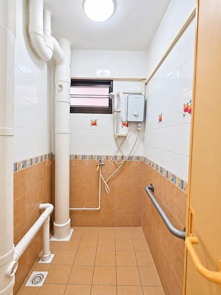 68 Geylang Bahru, 68 Geylang Bahru, Balestier / Toa Payoh, 2 Bedrooms, 678 sqft, HDB Flat For Sale, by Delvin Ong, 500296300 - Bathroom - PropertyGuru.com.sg