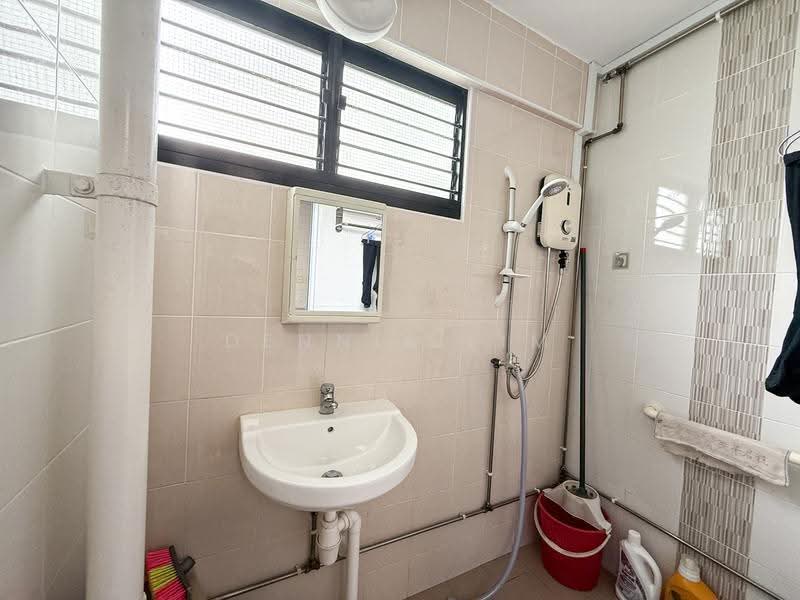 622 Ang Mo Kio Avenue 9, 622 Ang Mo Kio Avenue 9, Ang Mo Kio / Bishan / Thomson, 3 Bedrooms, 1,302 sqft, HDB Flat For Sale, by Dennis Lim, 500296329 - Bathroom - PropertyGuru.com.sg