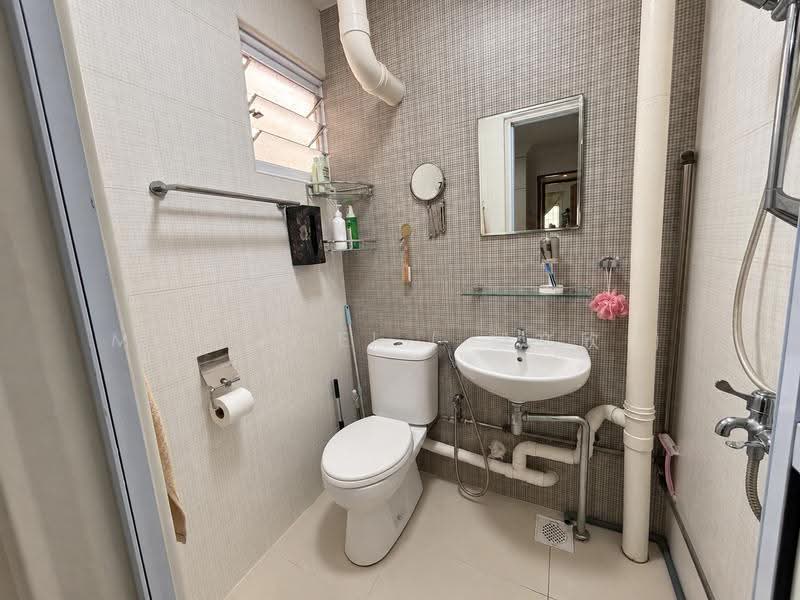 739 Yishun Avenue 5, 739 Yishun Avenue 5, Sembawang / Yishun, 2 Bedrooms, 751 sqft, HDB Flat For Sale, by Mandy Ei ( 梁文欣 ), 500296330 - Bathroom - PropertyGuru.com.sg