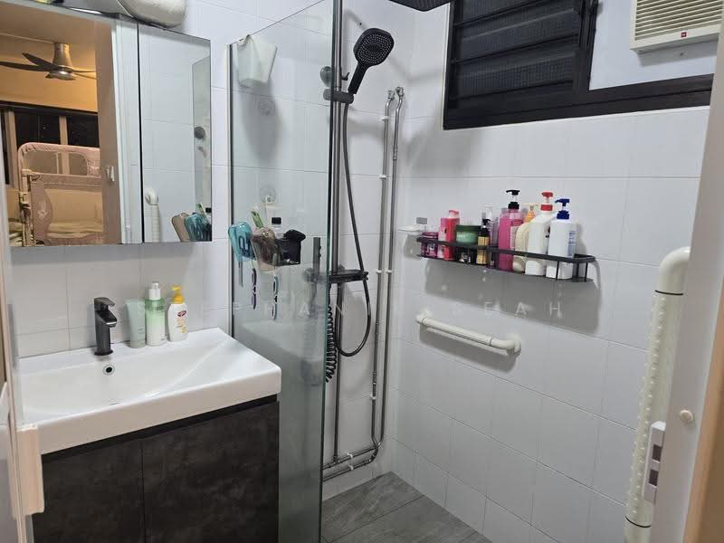 114 Bukit Batok West Avenue 6, 114 Bukit Batok West Avenue 6, Dairy Farm / Bukit Panjang / Choa Chu Kang, Room Rental, 150 sqft, HDB Flat For Rent, by Stephanie Seah, 500296332 - Master Bathroom - PropertyGuru.com.sg